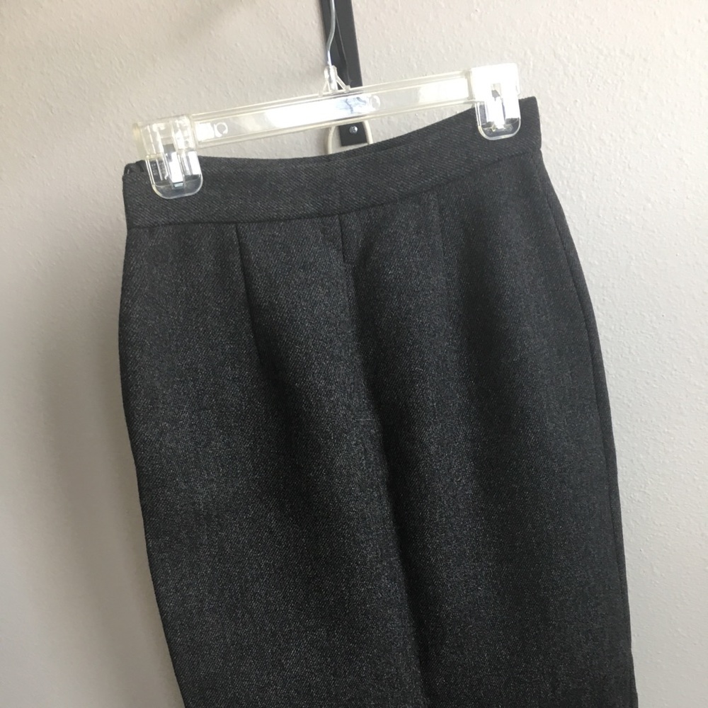 Authentic Brand New Wool Prada skirts, size42 - Picture 4 of 8